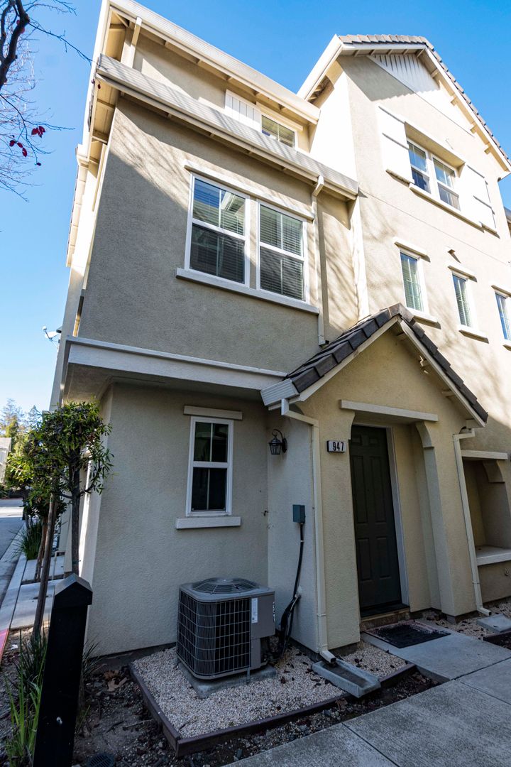 San Jose House: 947 Kestral Way