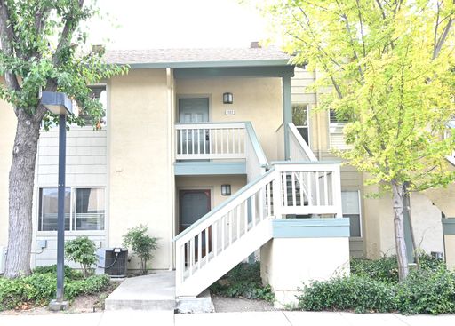 2/2 with private balcony w/ AC & Complex Pool - 1032 Summerplace Dr, San Jose – photo 1