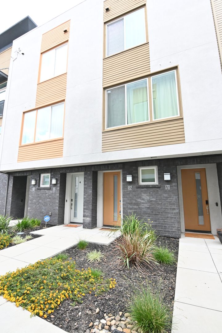 San Jose Condo: 182 Nexus Loop