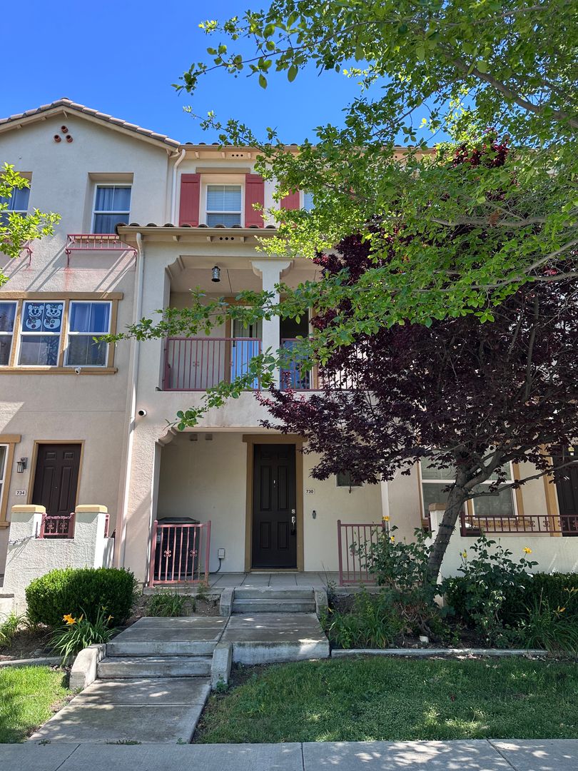 San Jose Townhome: 730 Cedarville Ln