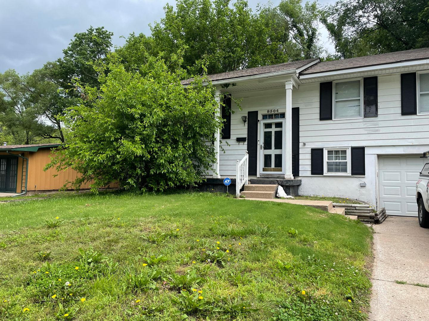 Kansas City House: 8504 E 93rd Street