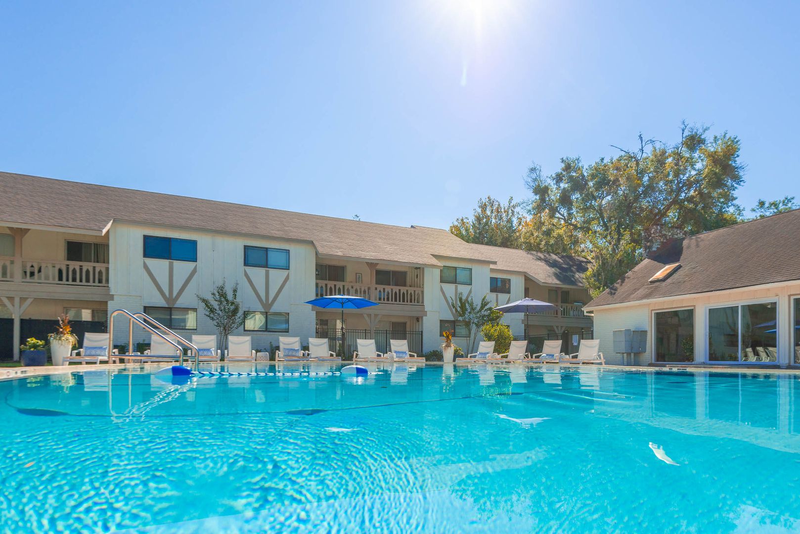 Pool at Camelot Apartments (5 of 8)