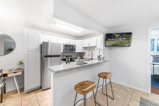 MOVE IN FOR ONLY $250.00!!! IMMEDIATE MOVE IN!!! – photo 1
