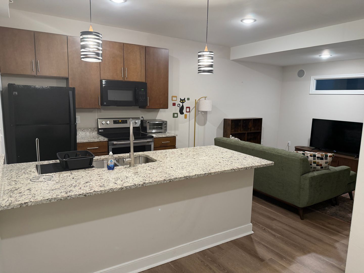 Richmond Apartment: 1111 N Thompson St