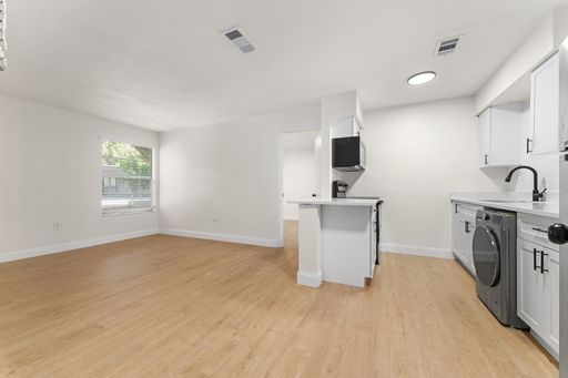 NEWLY RENOVATED!! $1095.00 – photo 1