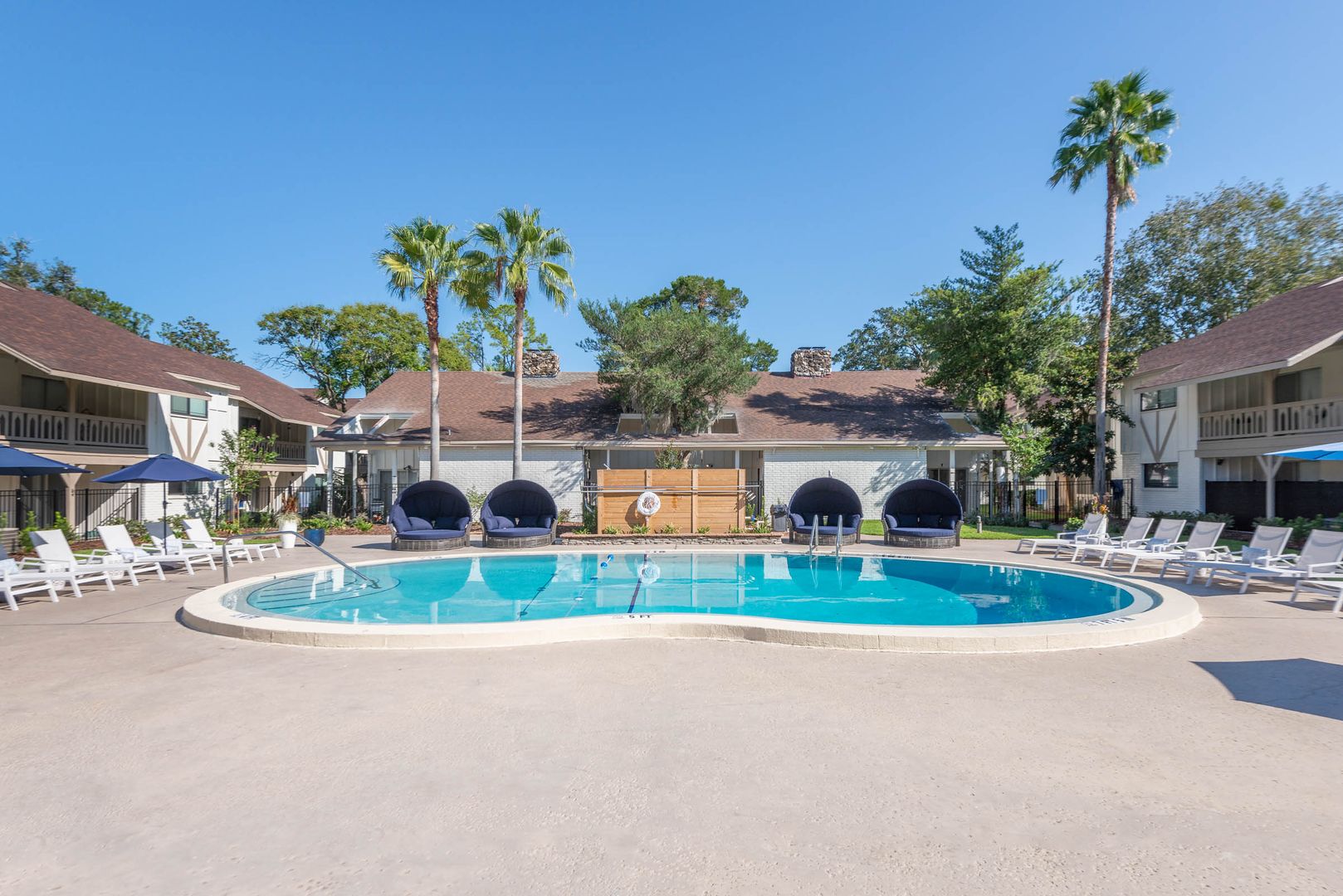 Pool at Camelot Apartments (8 of 8)