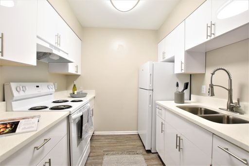 Beautifully Renovated 1 Bedroom Apartment! – photo 1