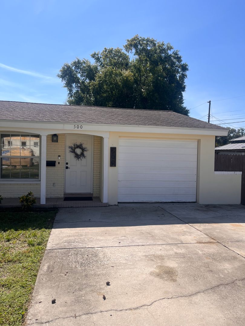 Saint Petersburg House: 500 Southwest Blvd N
