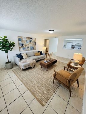 Charming 2-bedroom, 1-bathroom – photo 1
