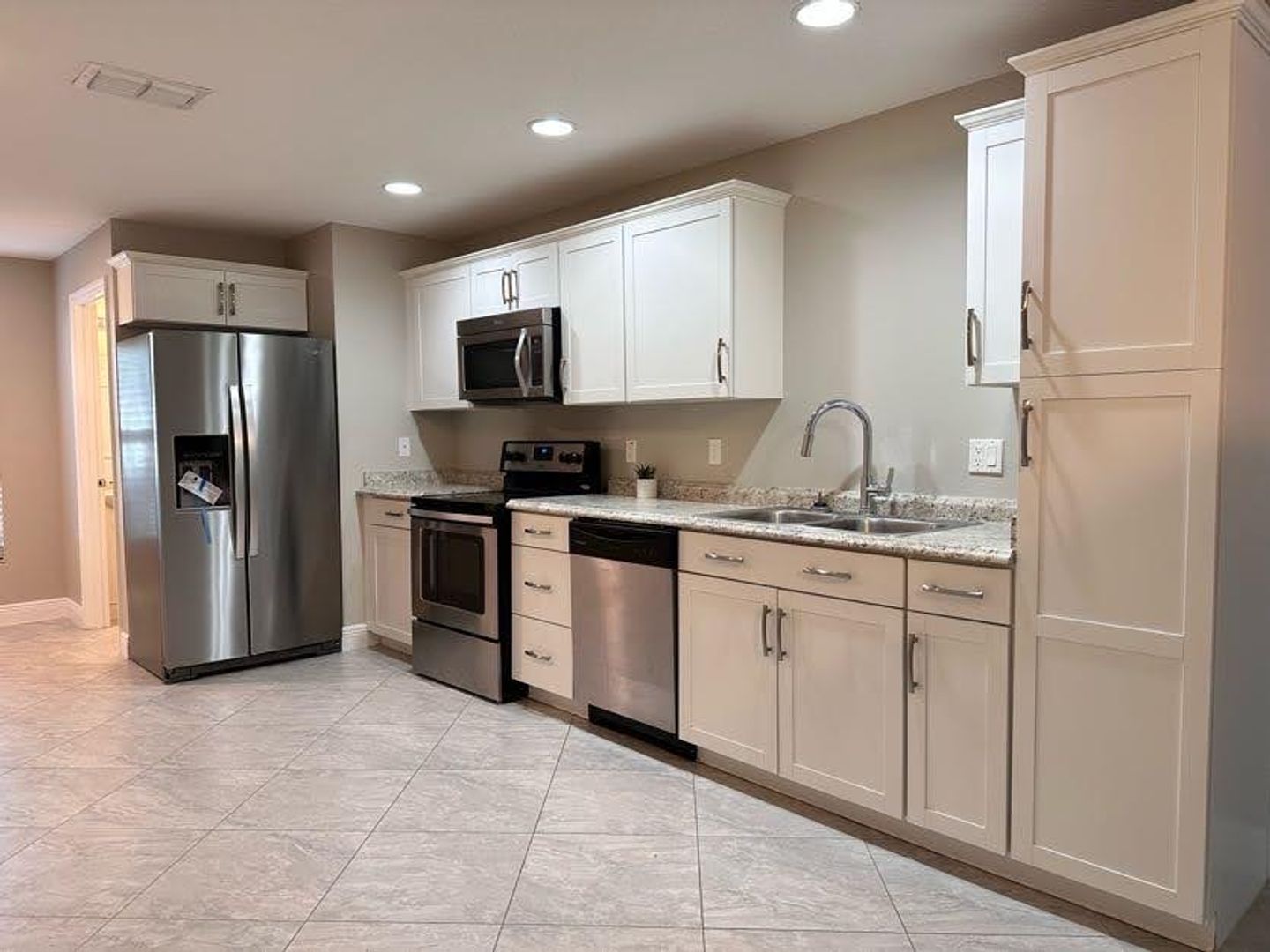 Belleview Apartment: 5128 S.E. 103rd Lane