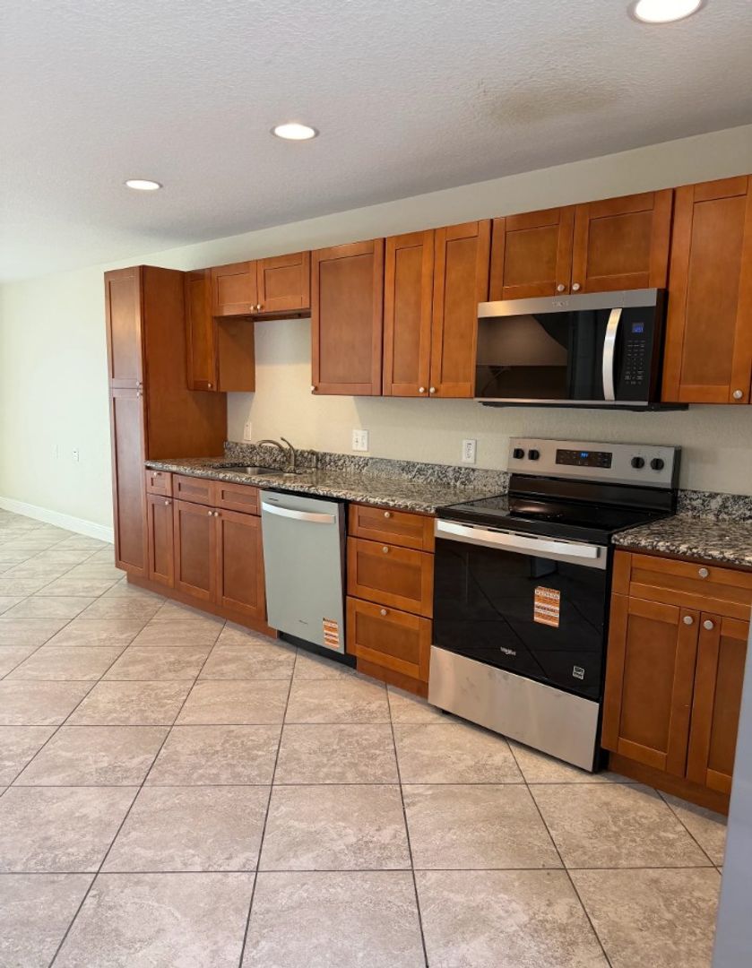 Belleview Apartment: 5150 S.E. 103rd Lane