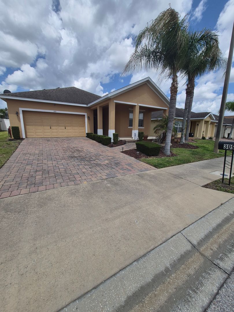 Davenport House: 309 Vizcay Way