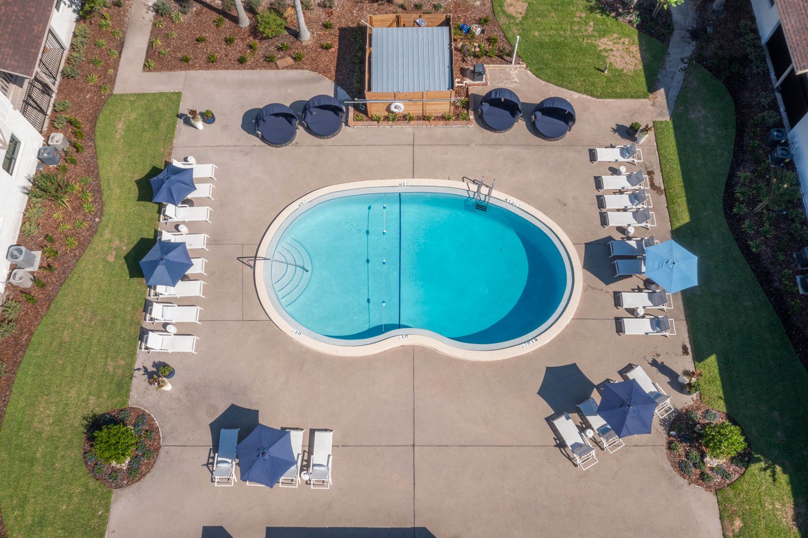 Pool at Camelot Apartments (7 of 8)