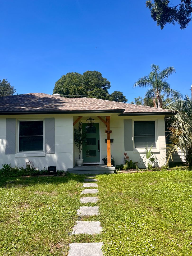 Saint Petersburg House: 3540 17th St N