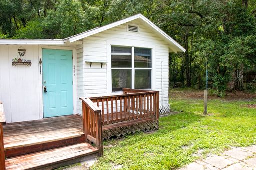 Charming 1 Bed 1 Bath Triplex Cottage for Rent in Lake Mary, FL!