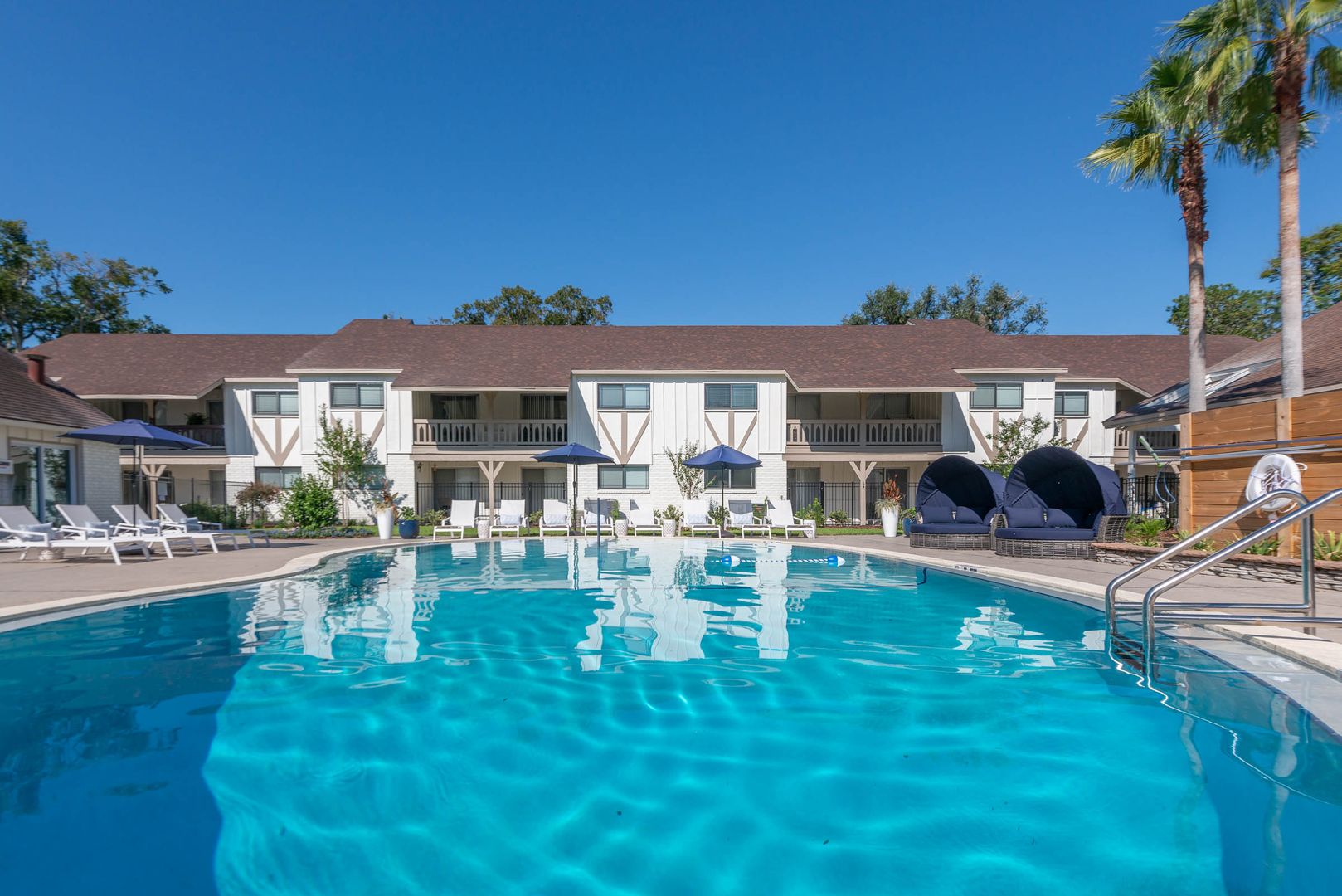 Pool at Camelot Apartments (4 of 8)