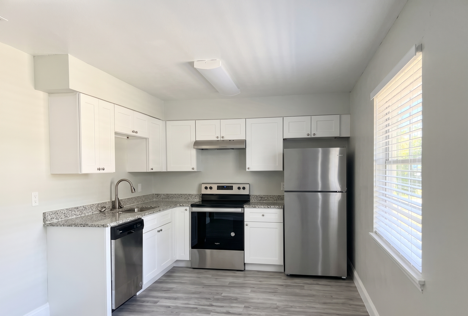 Deland Apartment: 125 S Salisbury Ave