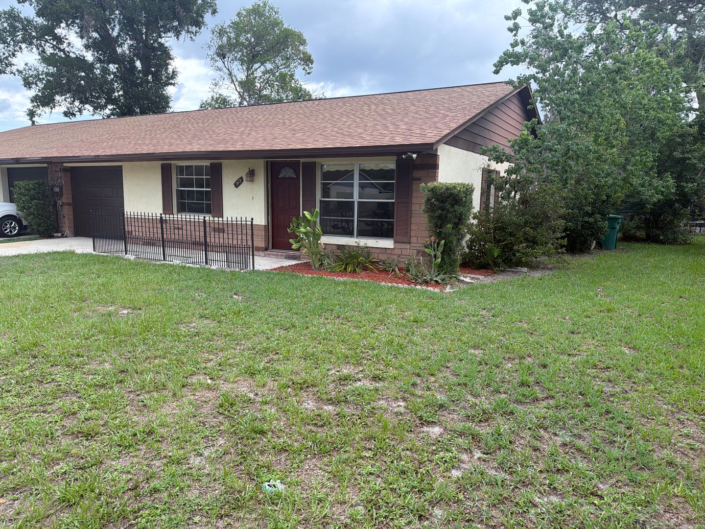 Deland House: 913 New Bedford Drive