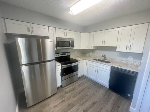 1 MONTH FREE!! - Beautiful Renovated 2 Bedroom, 2 Bathroom! – photo 1
