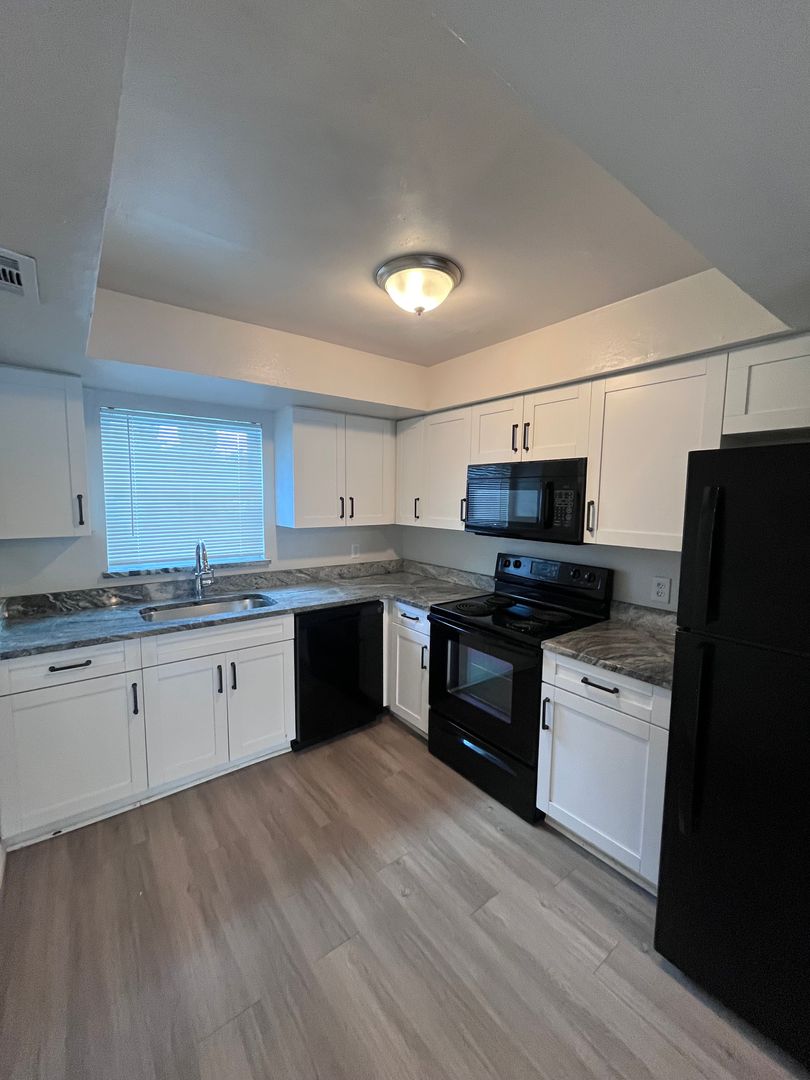 Tampa Apartment: 7106 - 7108 S Kissimme St.