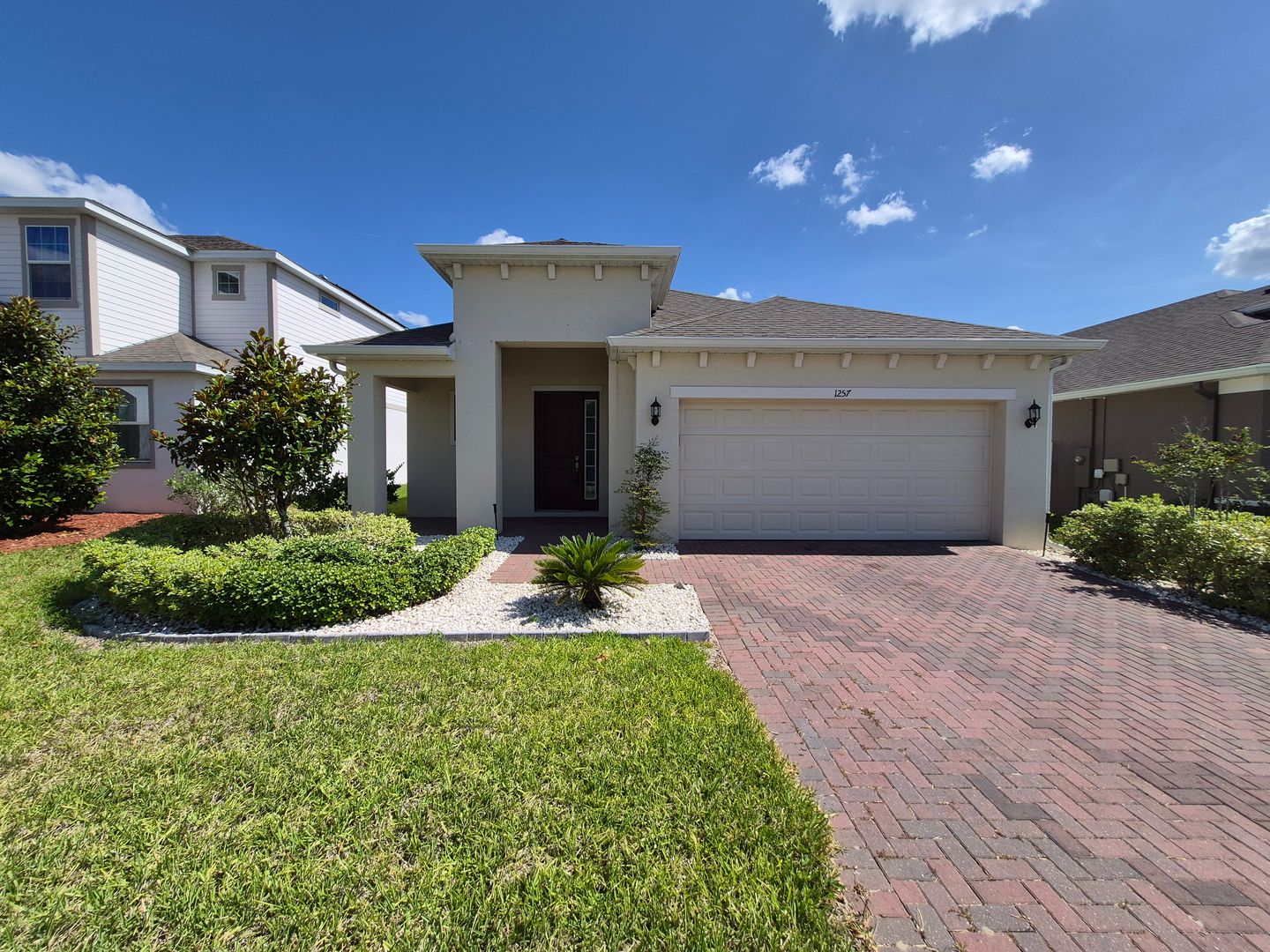 Davenport House: 1257 Hendon Loop