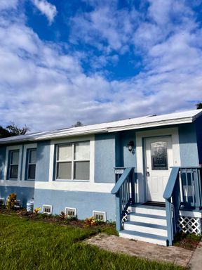 Charming 3-Bedroom Home in a Convenient Tampa Location! – photo 1