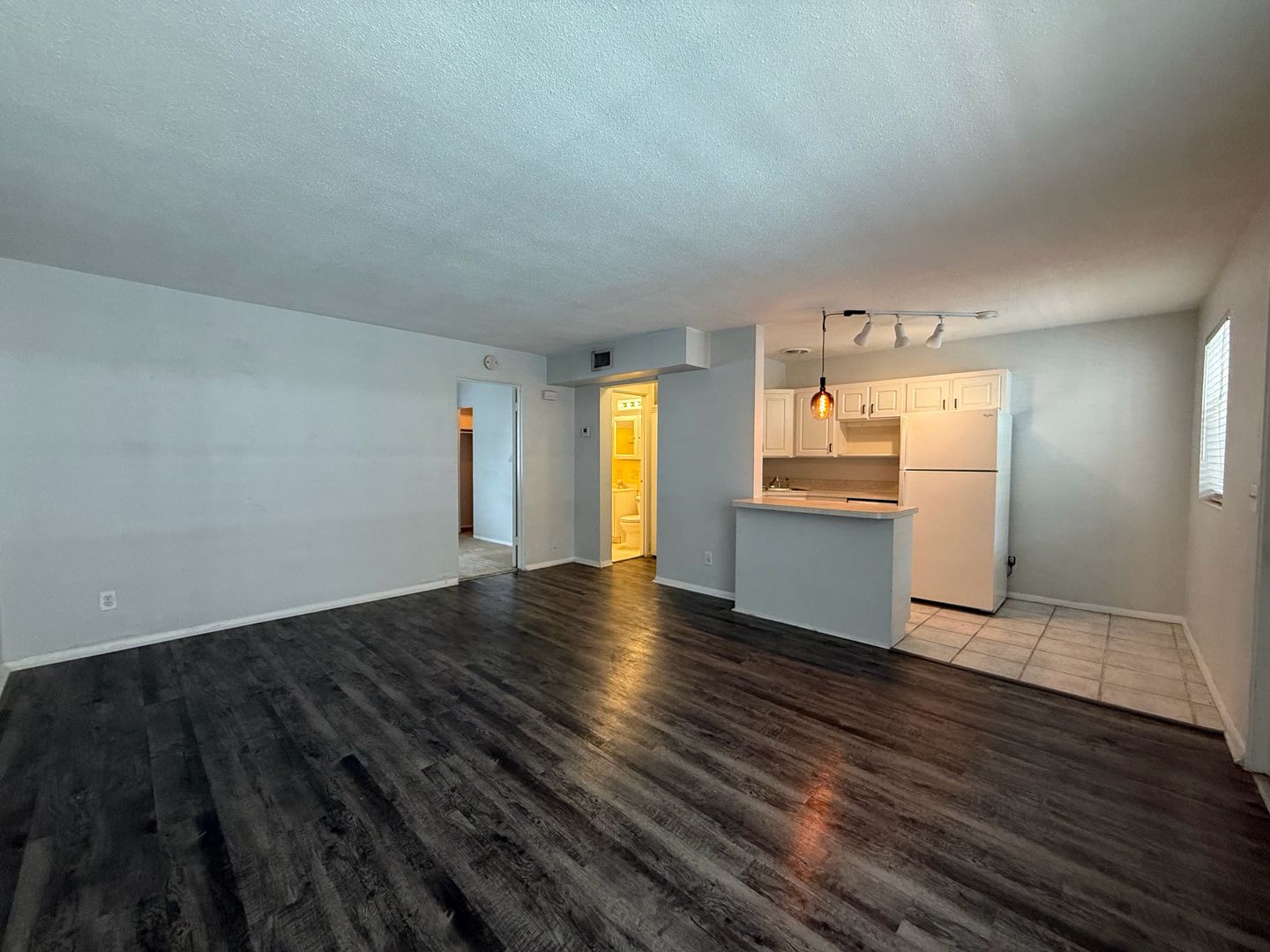 Orlando Apartment: 200 Agnes Court