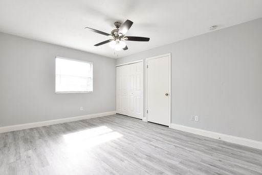 Lovely 2\1.5 Townhouse with washer and dryer in unit. Balcony, back porch, great scenery. Just minutes away from UF. Close to restaurants, shopping and entertainment. – photo 1