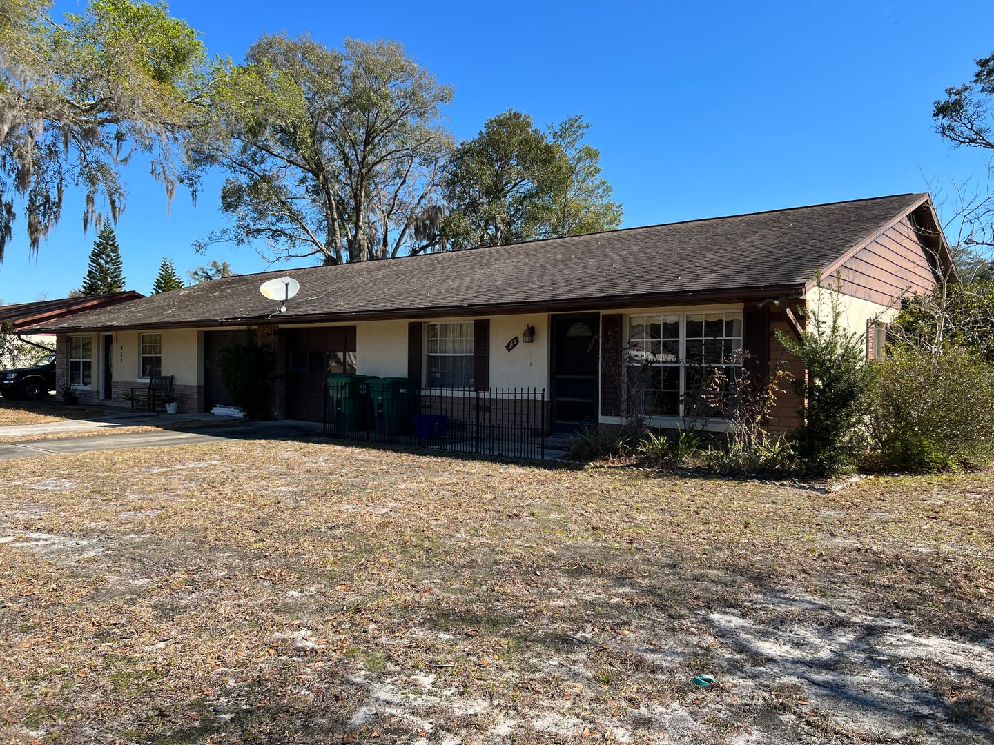 Deland House: 913 New Bedford Drive