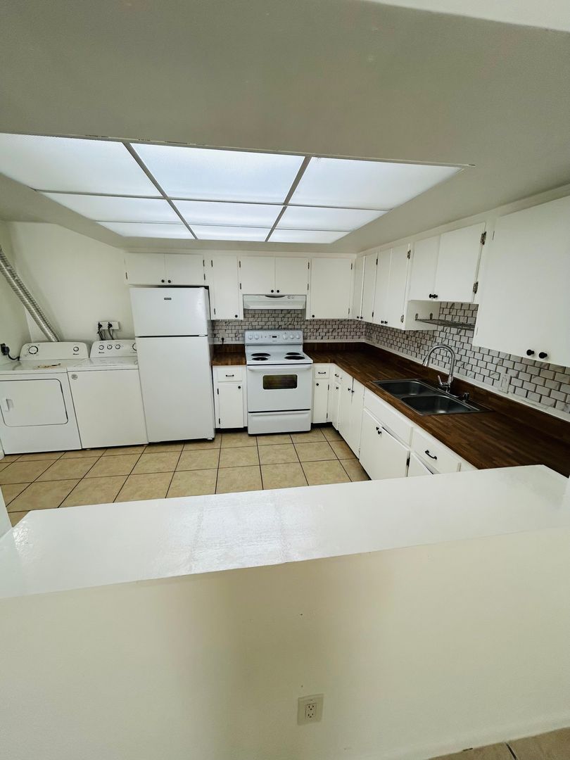 Clearwater Apartment: 2648 South Dr