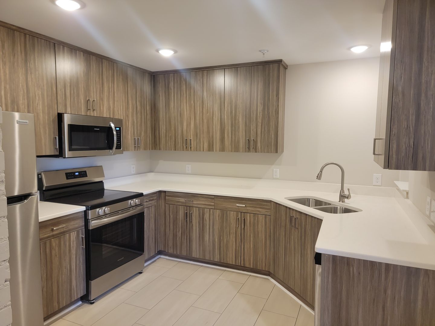 Richmond Apartment: 1111 N Thompson St
