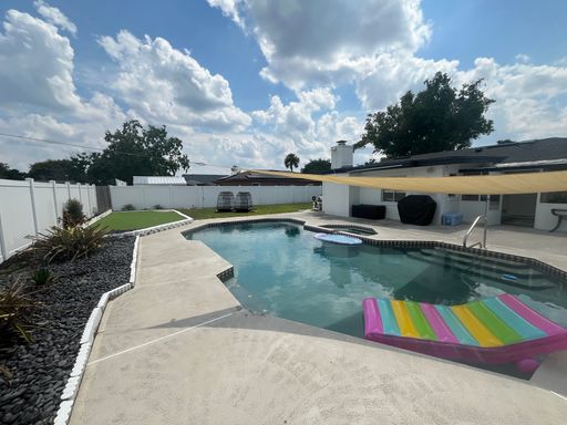 Stunning 3-Bedroom Home with Pool and Custom Features in Winter Park, FL – photo 1