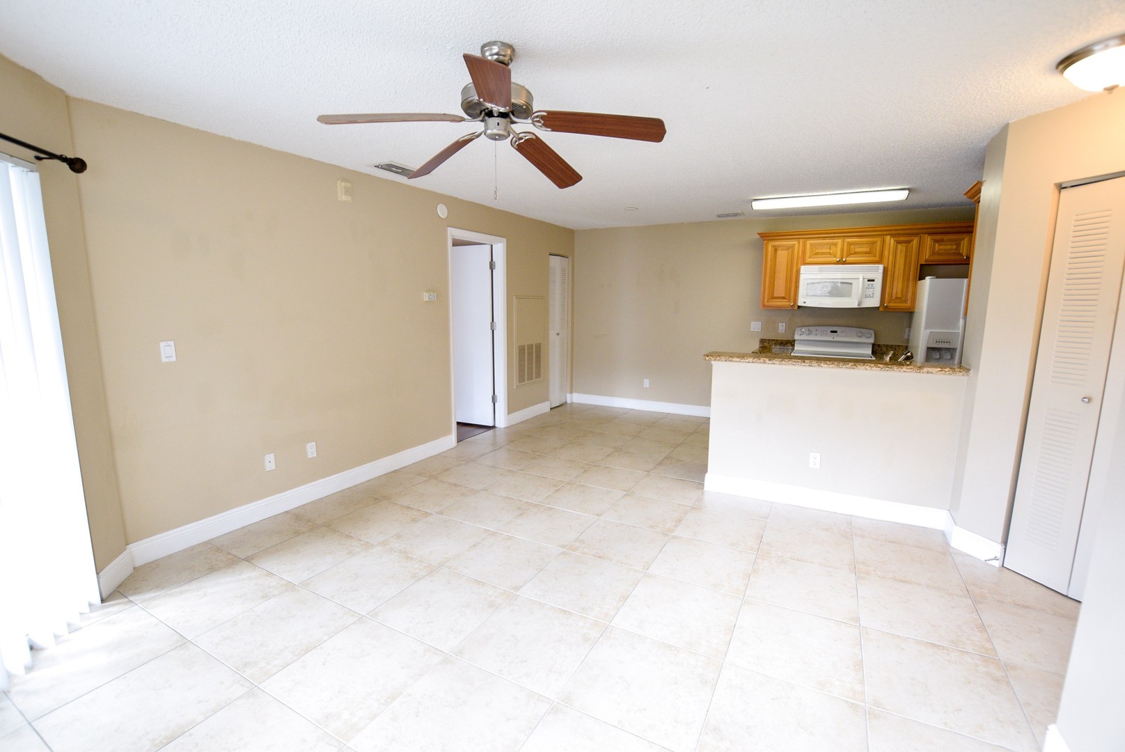 Lake Mary House: 2585 Grassy Pt. Dr. #203