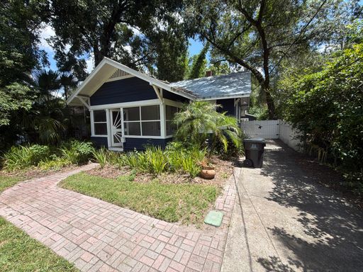Charming 1925 Bungalow in Orlando – Updated Kitchen & Hardwood Floors Throughout – photo 1