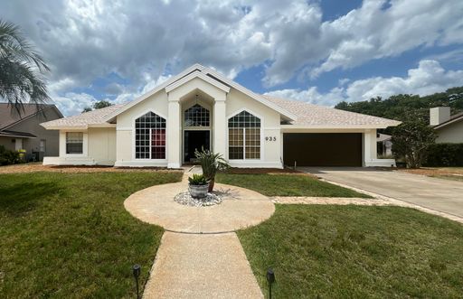 Beautiful 4 Bedroom 2 Bathroom Pool Home in Lake Mary, FL – photo 1