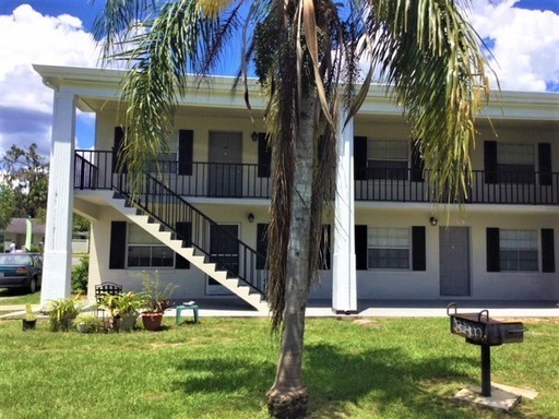 Deland Apartment: 916 W. New York Avenue