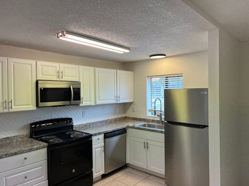 Spacious 1st floor 2 bedroom, 2 bath apartment in Sanford, FL – photo 1
