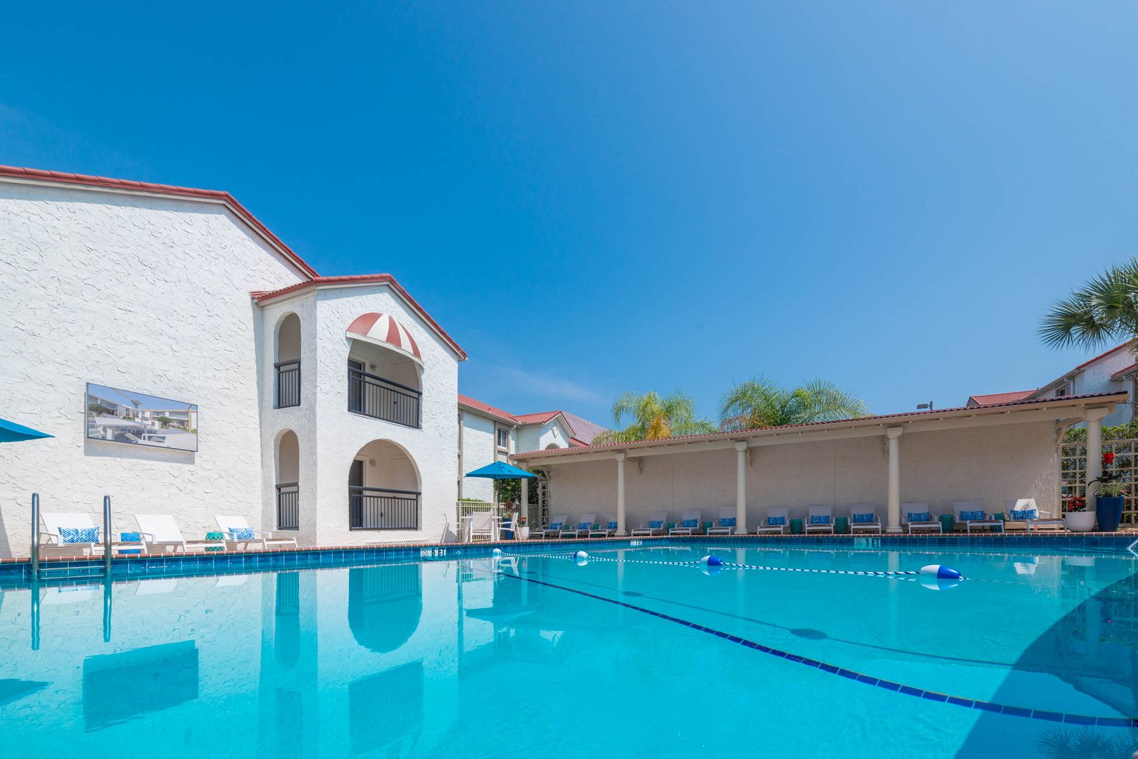 Pool at Mirabella Apartments (7 of 8)