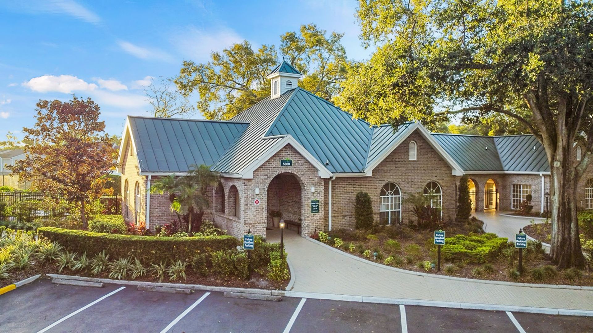 Orlando Apartment: 5300 Lake Margaret Dr