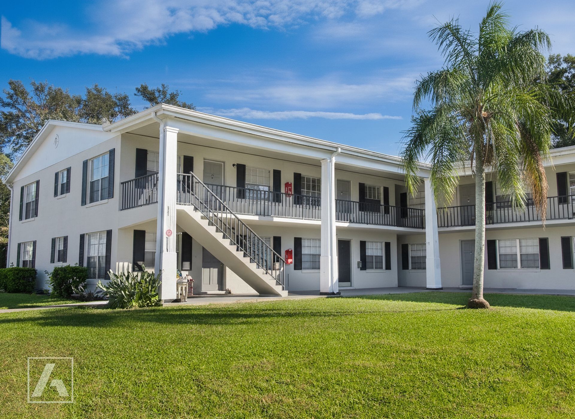 Deland Apartment: 916 W. New York Avenue