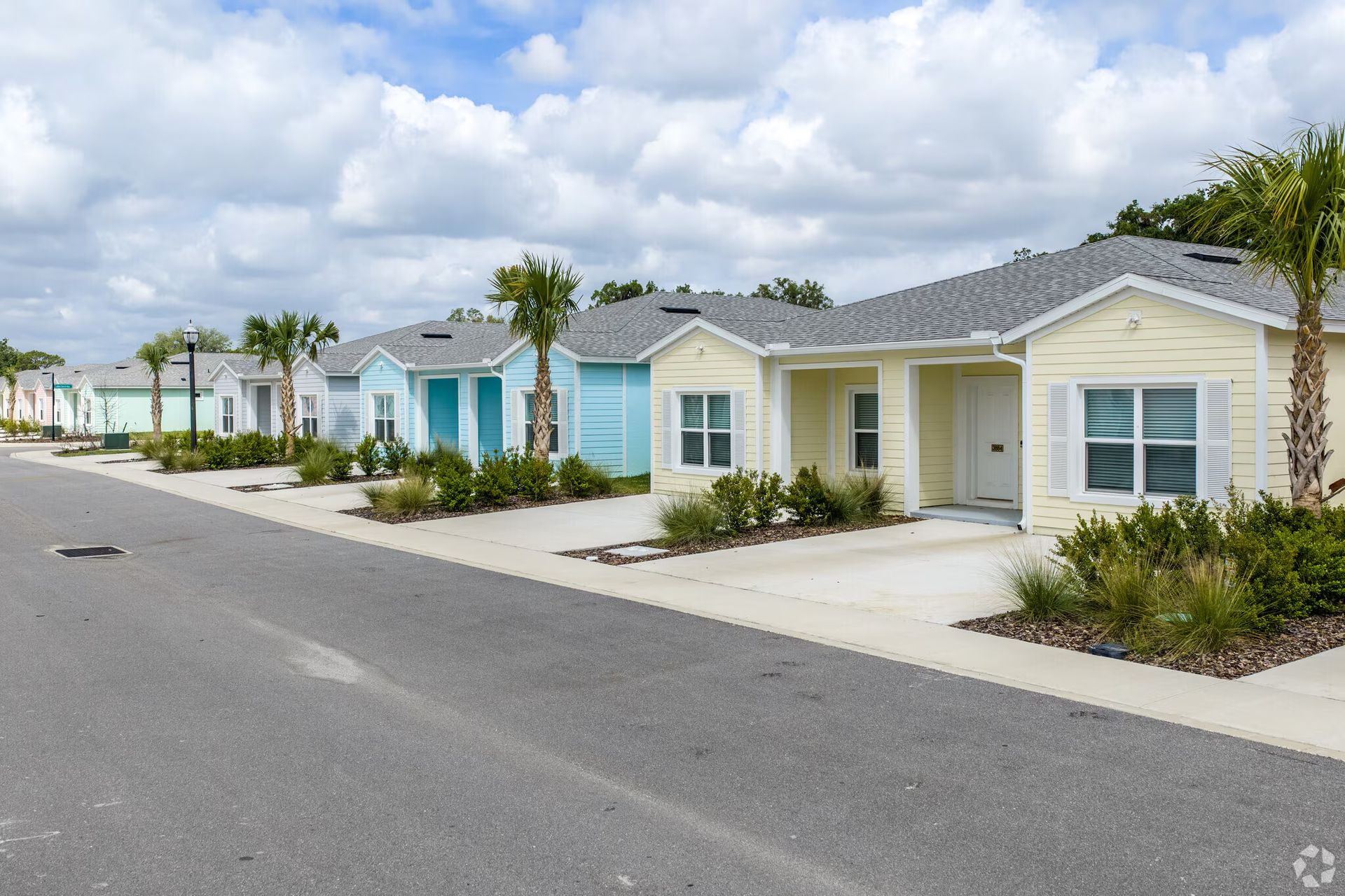 Oxford Apartment: 3905 Bahama Dr