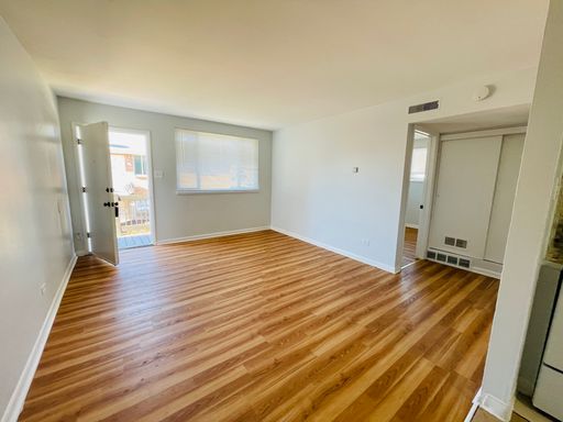 SPACIOUS 2 BEDROOM WITH WASHER DRYER HOOKUPS – photo 1