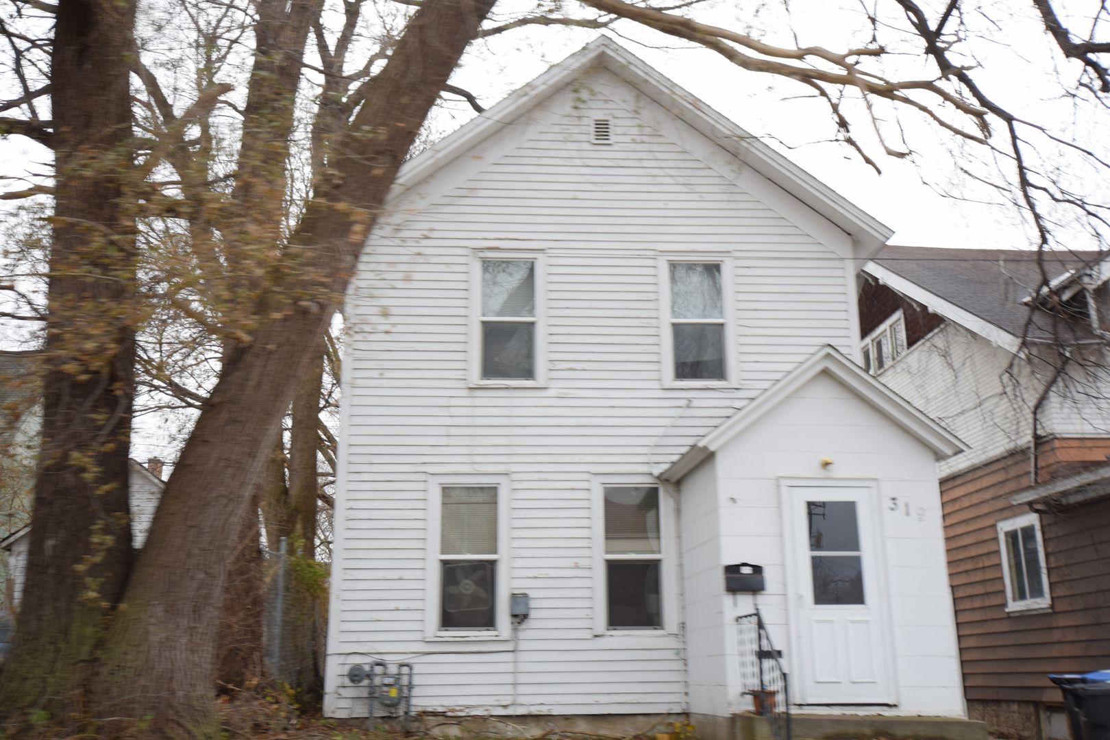 Mankato House: 319 East Main Street