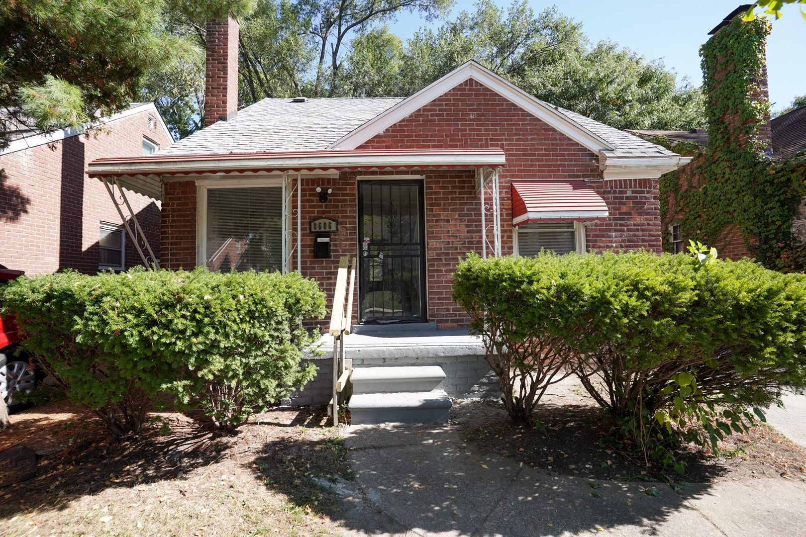 Detroit House: 8606 Cloverlawn Ave