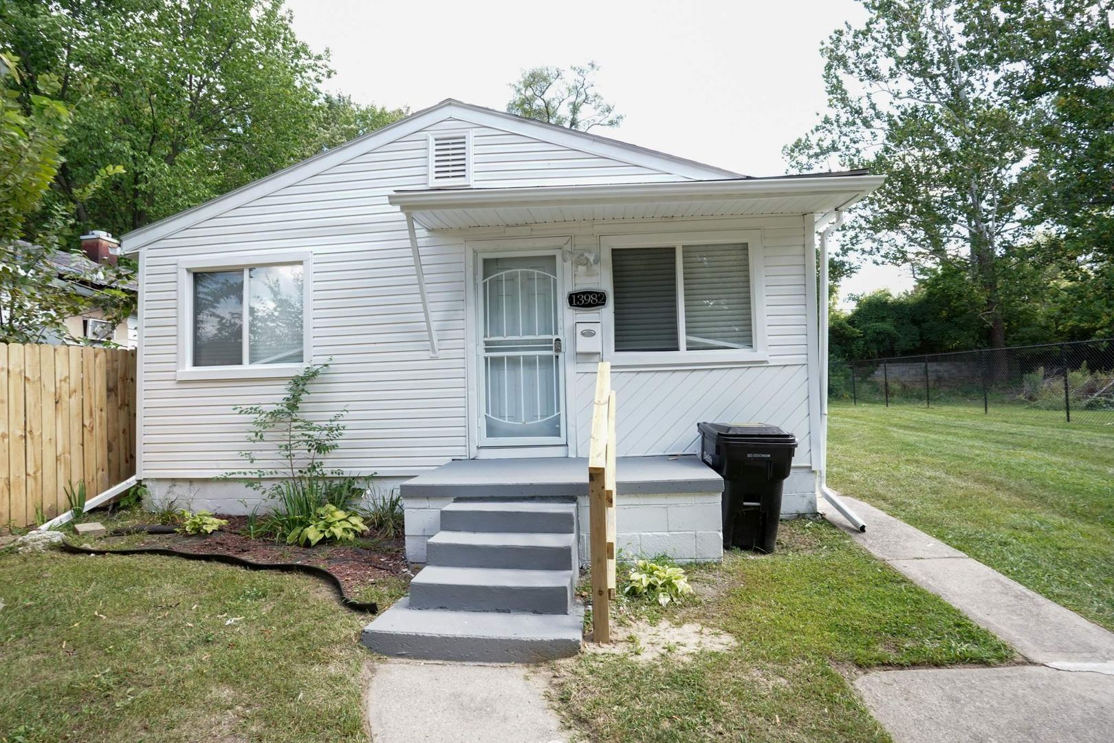 Detroit House: 13982 Lamphere St