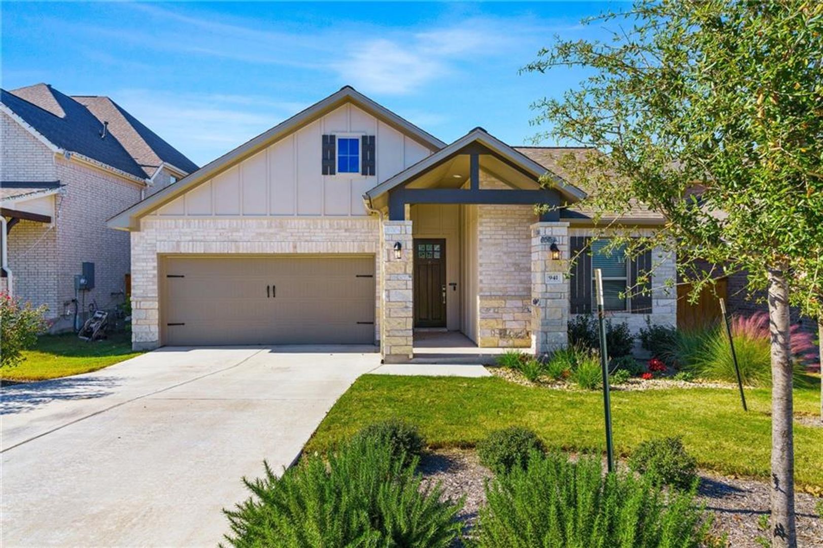 Leander House: 941 Del Raphael Drive
