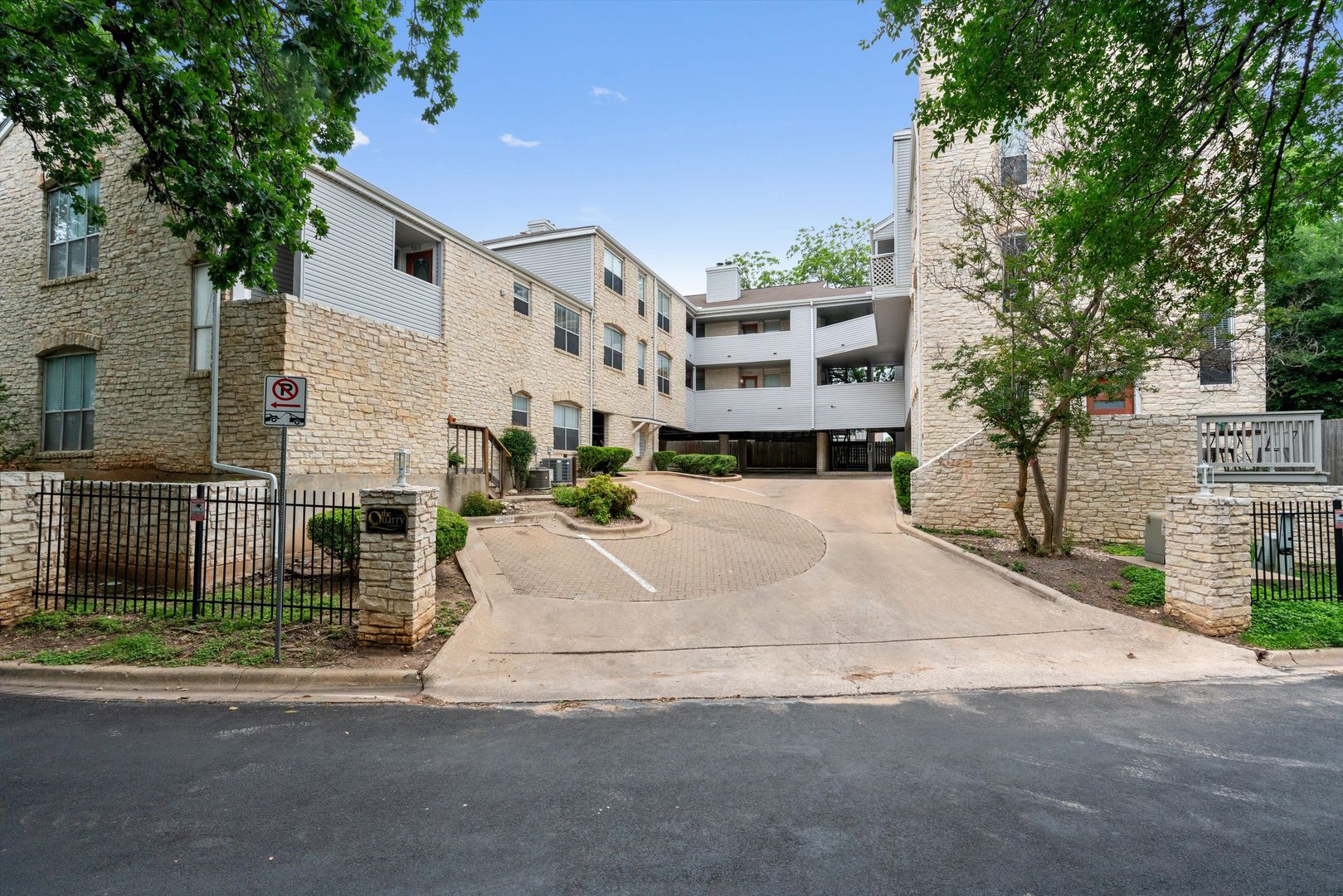 Austin House: 2520 Quarry Road #306