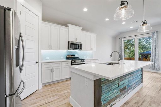Amazing Updated 3-Bedroom Home in Palmera Ridge – photo 1