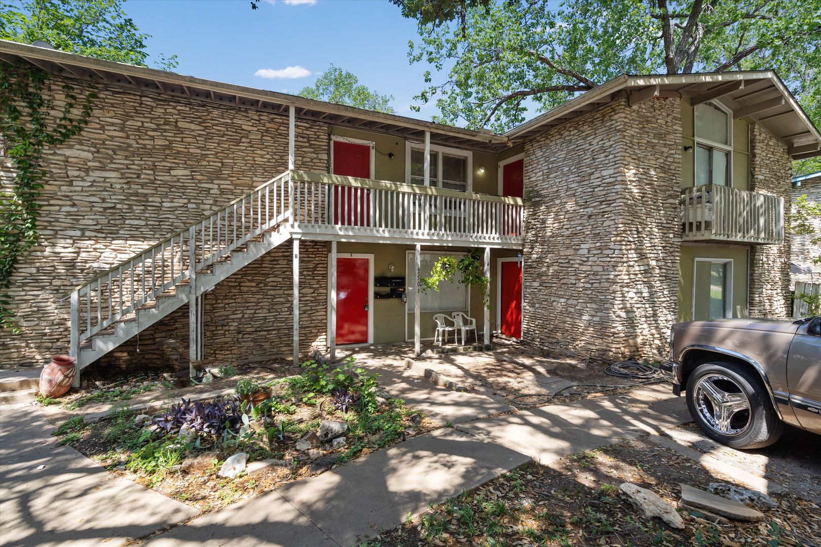 Austin Apartment: 2501 Manor Circle - B