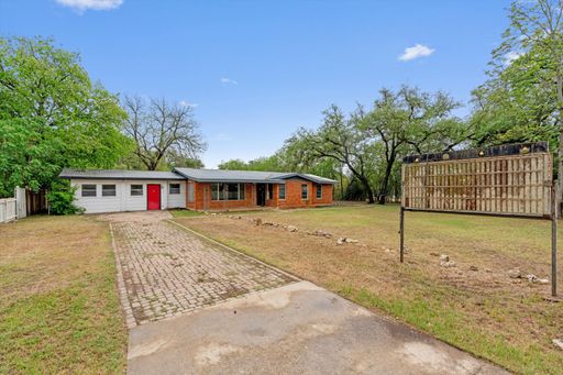 RARE Commercial Property In South Austin – photo 1